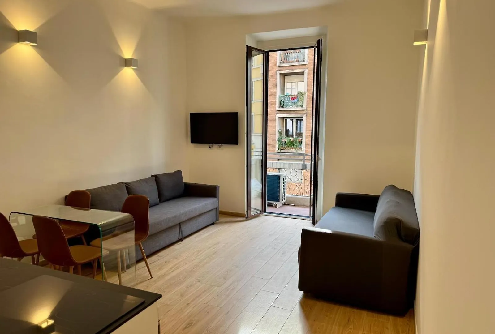 Elegant Central Suite Milan 0*,  Italy